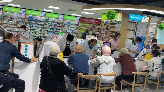 就近为周边居住民众的健康把脉,现场进行中医义诊,健康咨询等服务,让