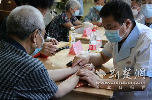 我为群众办实事 医药服务进社区 健康治理新格局