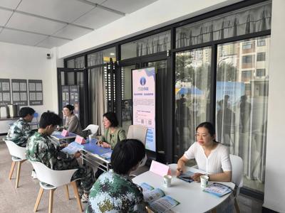 汽车学院开展心理健康现场咨询活动